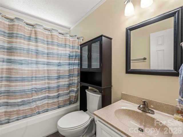 206 Camellia Way, Laurel Park, NC 28739