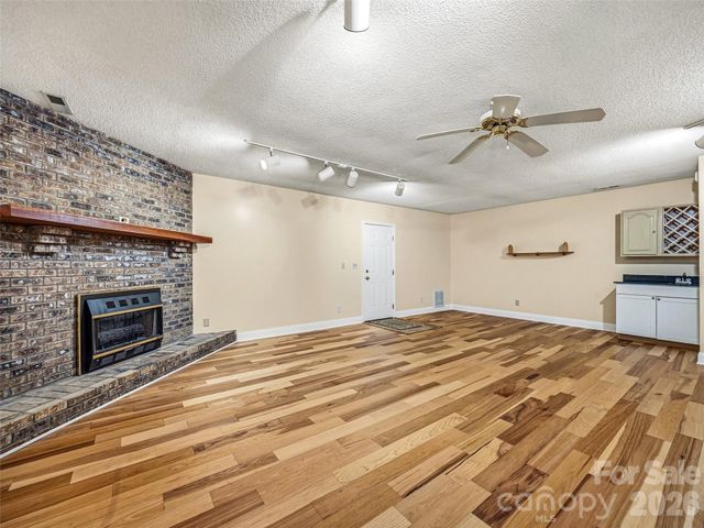206 Camellia Way, Laurel Park, NC 28739