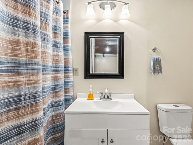 206 Camellia Way, Laurel Park, NC 28739