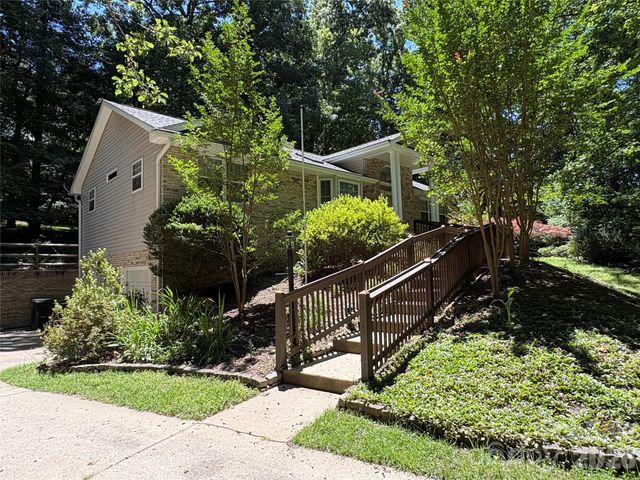 206 Camellia Way, Laurel Park, NC 28739