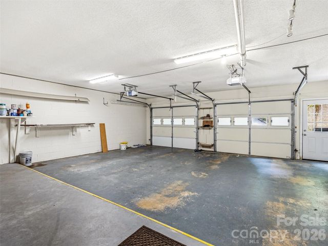 206 Camellia Way, Laurel Park, NC 28739