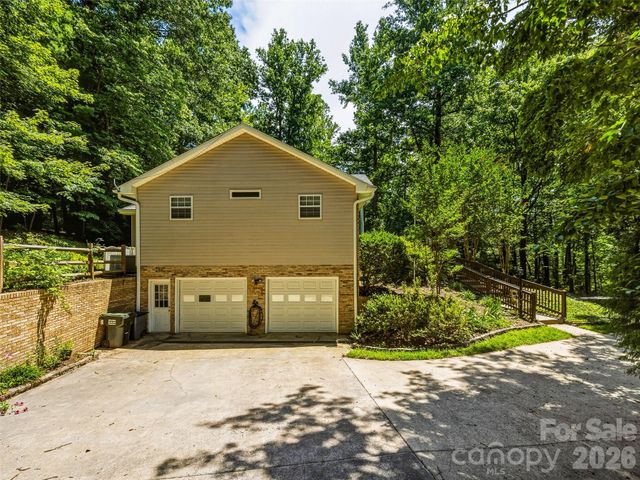 206 Camellia Way, Laurel Park, NC 28739