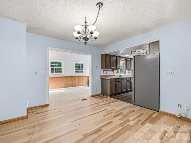 206 Camellia Way, Laurel Park, NC 28739