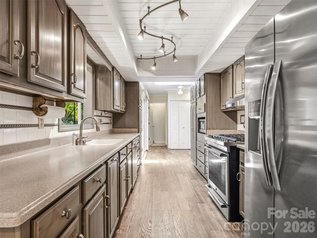 206 Camellia Way, Laurel Park, NC 28739