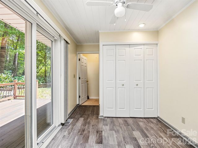 206 Camellia Way, Laurel Park, NC 28739
