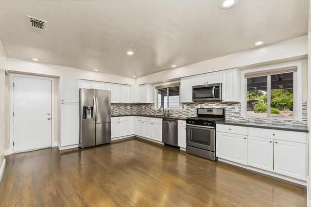 2551 Lillian Ln, Carmichael, CA 95608