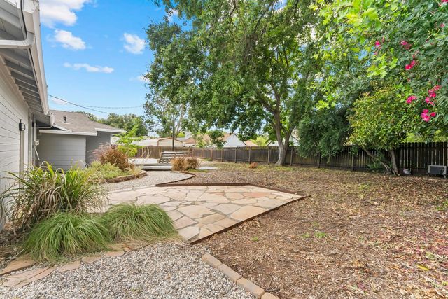 2551 Lillian Ln, Carmichael, CA 95608