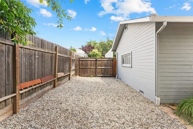 2551 Lillian Ln, Carmichael, CA 95608