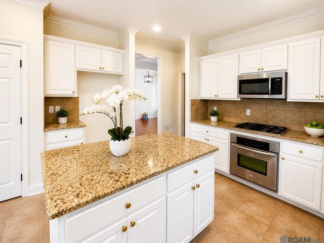 14628 Lake Town Dr, Baton Rouge, LA 70810