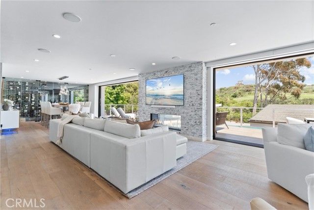 552 Seaward Rd, Corona Del Mar (newport Beach), CA 92625