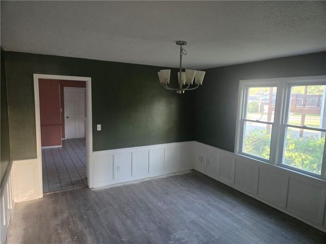 1402 S Dodgion Avenue, Independence, MO 64055