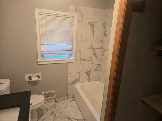 1402 S Dodgion Avenue, Independence, MO 64055