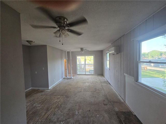 1402 S Dodgion Avenue, Independence, MO 64055