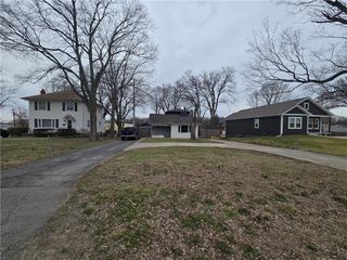 1402 S Dodgion Avenue, Independence, MO 64055