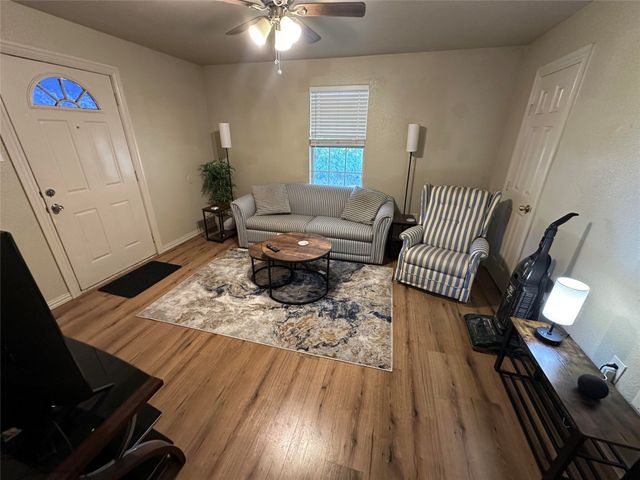 900 W Avenue F, Midlothian, TX 76065