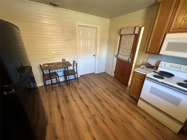 900 W Avenue F, Midlothian, TX 76065