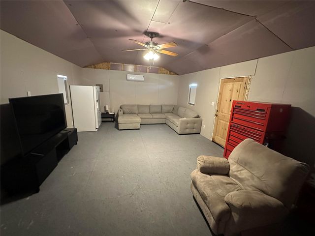 900 W Avenue F, Midlothian, TX 76065