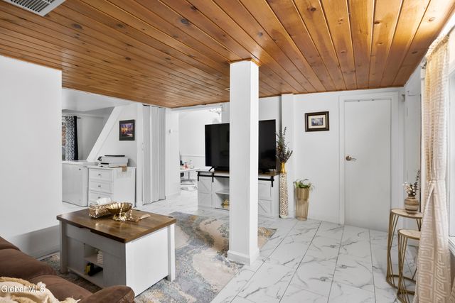 79 Starr Avenue, Schenectady, NY 12304