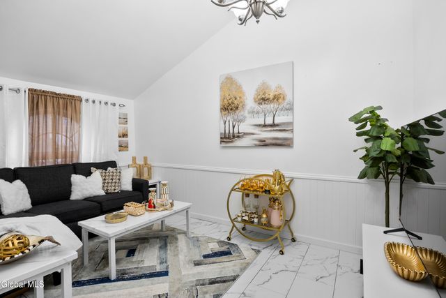 79 Starr Avenue, Schenectady, NY 12304