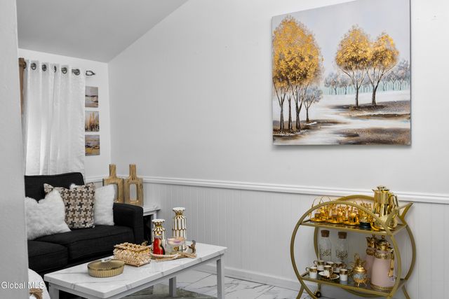 79 Starr Avenue, Schenectady, NY 12304