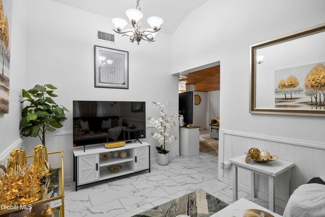 79 Starr Avenue, Schenectady, NY 12304