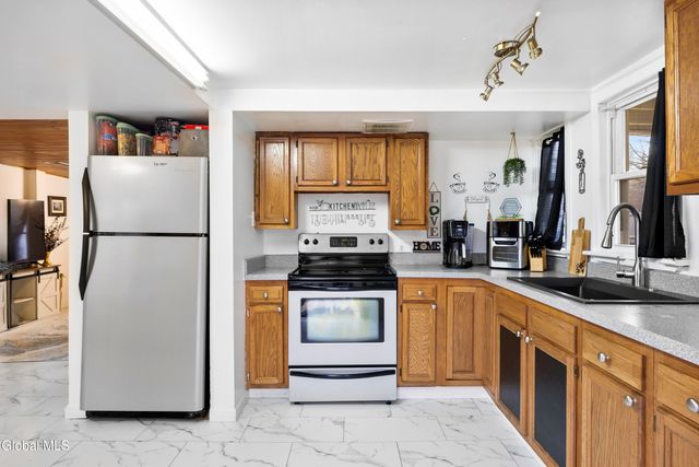 79 Starr Avenue, Schenectady, NY 12304