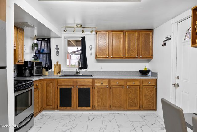 79 Starr Avenue, Schenectady, NY 12304