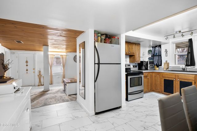 79 Starr Avenue, Schenectady, NY 12304