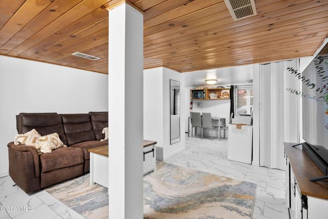 79 Starr Avenue, Schenectady, NY 12304