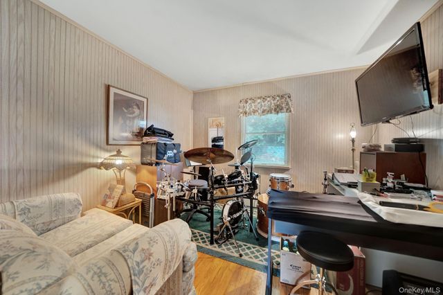 35 Wyandotte Street, Selden, NY 11784