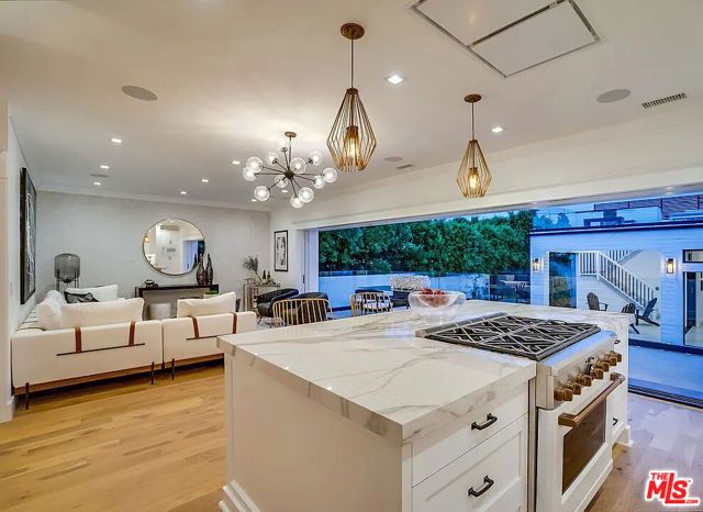 1524 N Sierra Bonita Avenue, Los Angeles, CA 90046