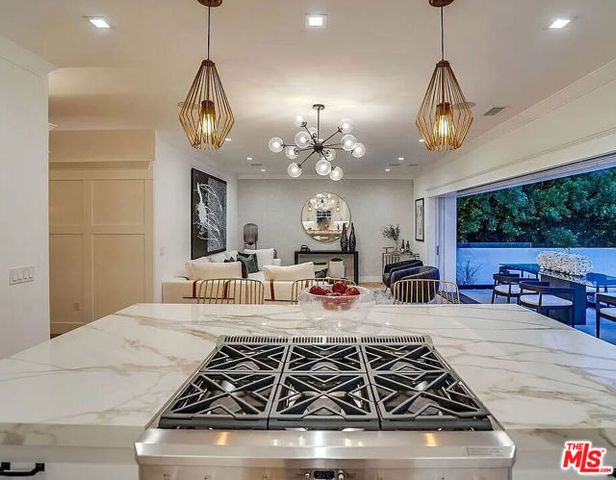 1524 N Sierra Bonita Avenue, Los Angeles, CA 90046