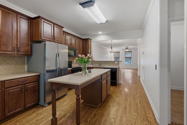 2043 Traemoor Village Dr, Nashville, TN 37209