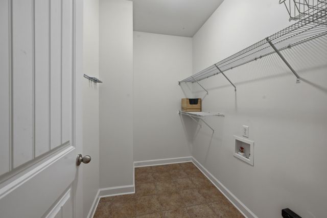2043 Traemoor Village Dr, Nashville, TN 37209