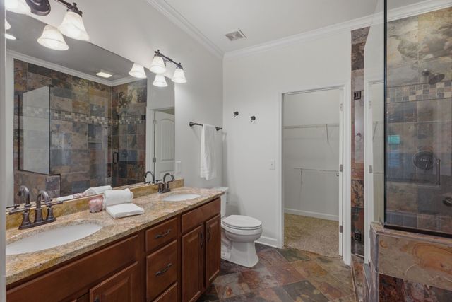 2043 Traemoor Village Dr, Nashville, TN 37209