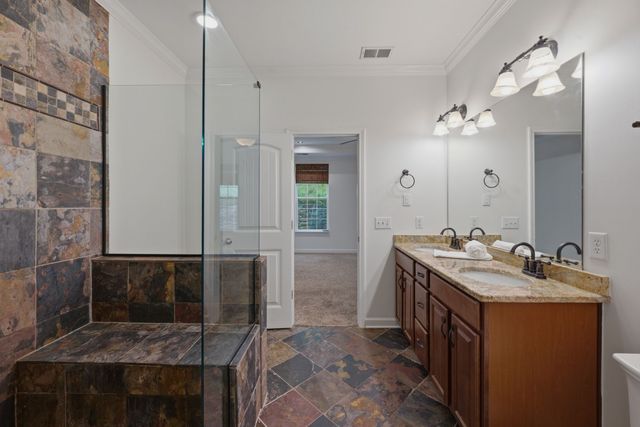 2043 Traemoor Village Dr, Nashville, TN 37209