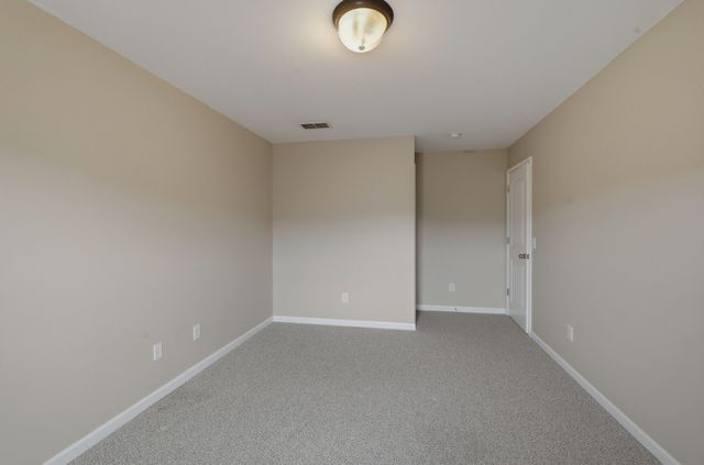 2043 Traemoor Village Dr, Nashville, TN 37209