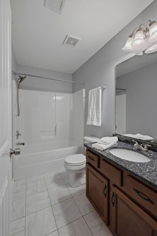 2043 Traemoor Village Dr, Nashville, TN 37209
