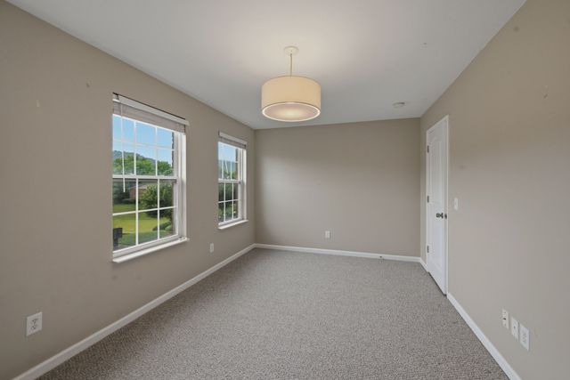 2043 Traemoor Village Dr, Nashville, TN 37209