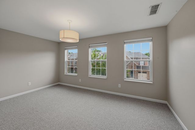 2043 Traemoor Village Dr, Nashville, TN 37209