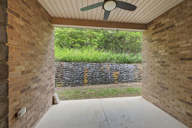 2043 Traemoor Village Dr, Nashville, TN 37209