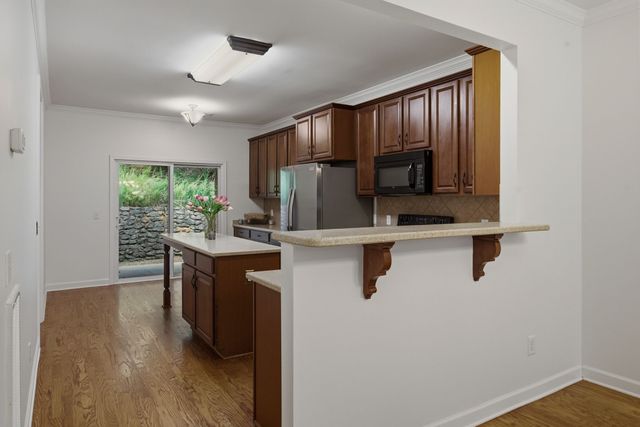 2043 Traemoor Village Dr, Nashville, TN 37209