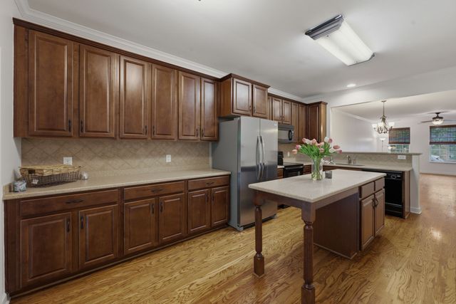 2043 Traemoor Village Dr, Nashville, TN 37209