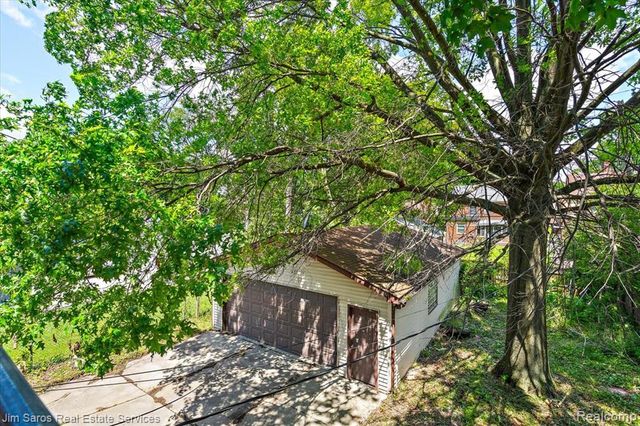 9417 E Outer Drive, Detroit, MI 48213