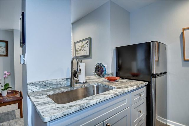 215 Brooke Ave Apt 411, Norfolk, VA 23510