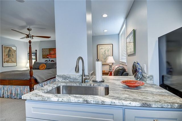 215 Brooke Ave Apt 411, Norfolk, VA 23510