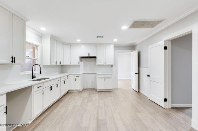 410 W Bernard Street, Rayne, LA 70578