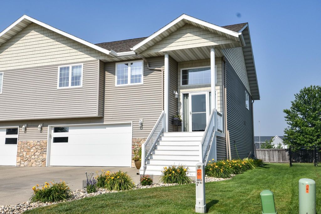 4857 44th Street S, Fargo, ND 58104