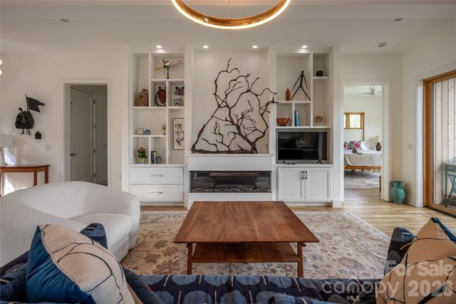 6 River Run, Asheville, NC 28804