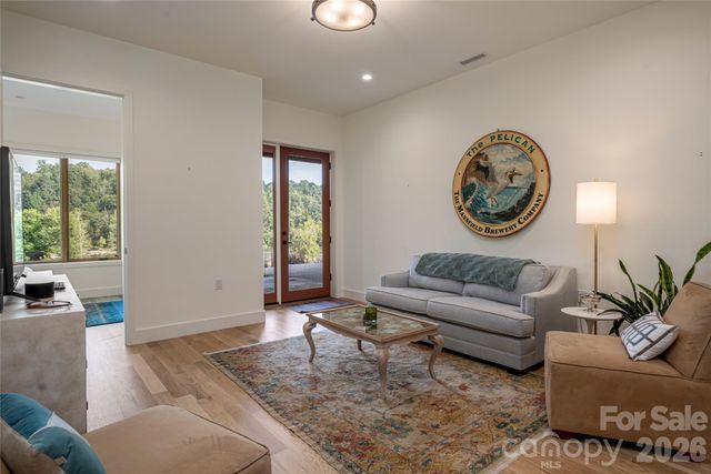 6 River Run, Asheville, NC 28804